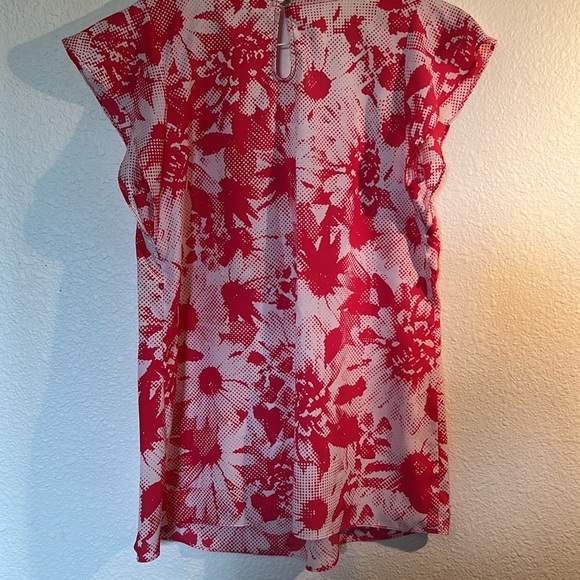 Like new Motherhood Maternity bright pink and white loose cap sleeve blouse - Picture 2 of 6